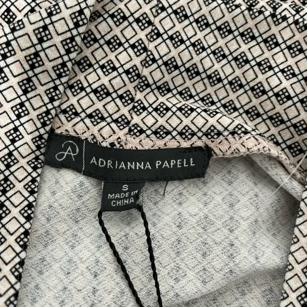 Adrianna Papell Tie Neck Blouse S Black Cream Geometric Flutter Sleeve NWT - Picture 12 of 14
